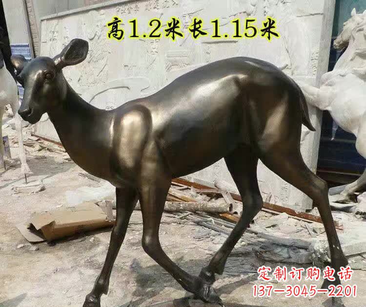 日照灵动的小鹿铜雕