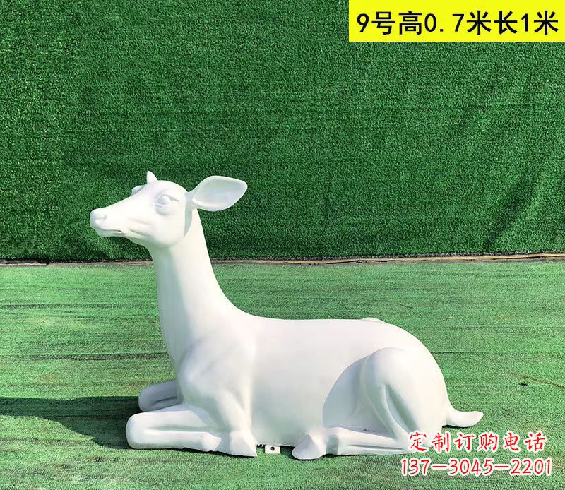日照玻璃钢白色小鹿动物雕塑