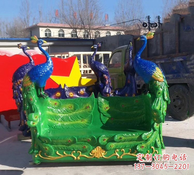 日照玻璃钢孔雀雕塑给您带来精美的艺术体验