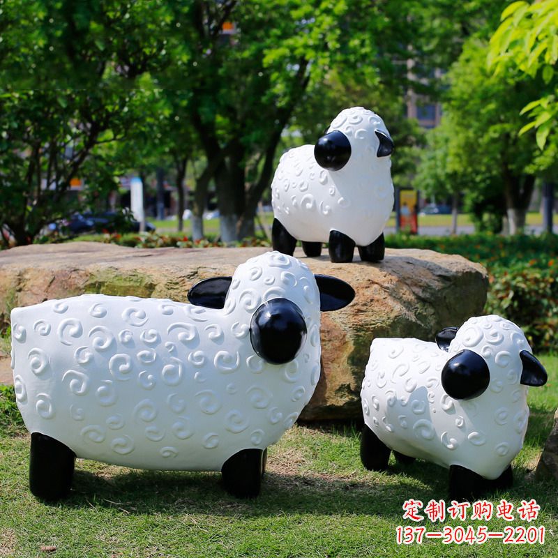 日照玻璃钢卡通动物雕塑,增添公园草坪韵味