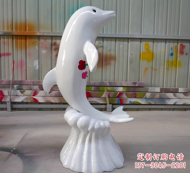 日照海豚的魅力玻璃钢海豚雕塑