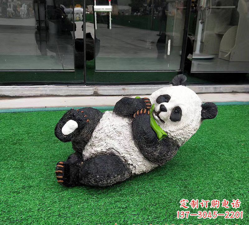日照玻璃钢熊猫雕塑象征动物保护的艺术品