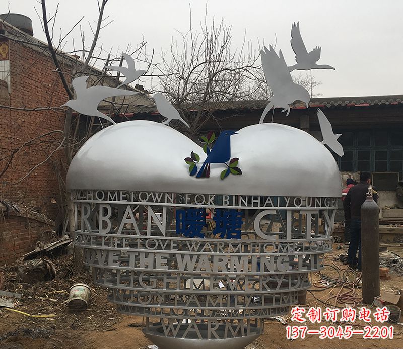 日照不锈钢爱心字母雕塑——象征着爱的礼物