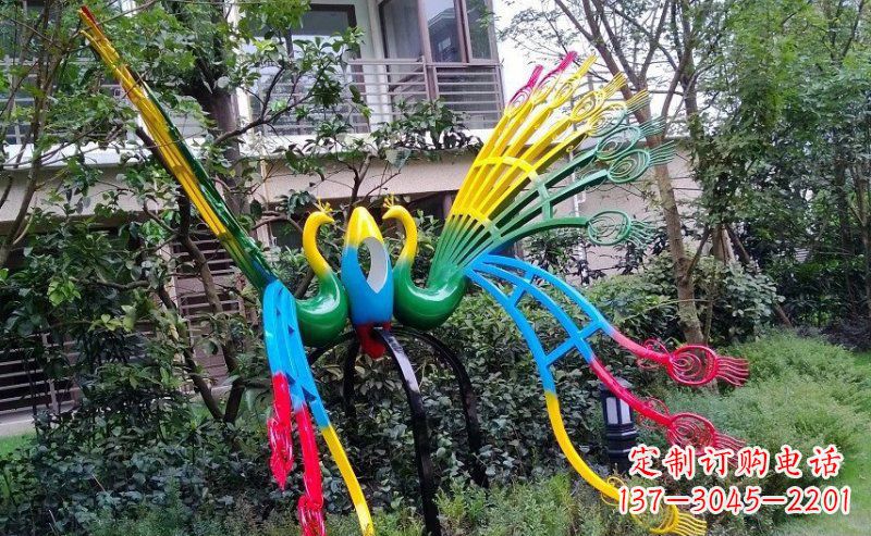日照不锈钢孔雀雕塑——精美的艺术品