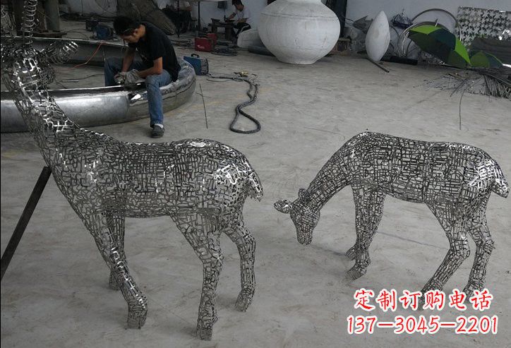 日照不锈钢动物镂空鹿雕塑精美的艺术品