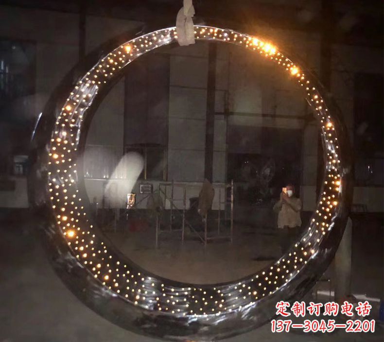 日照璀璨夜空,不锈钢发光月亮雕塑