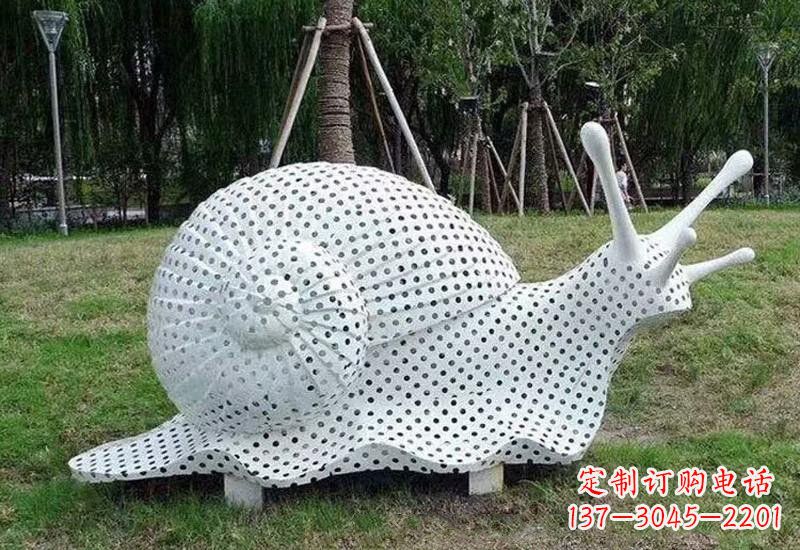 日照不锈钢公园里的蜗牛雕塑