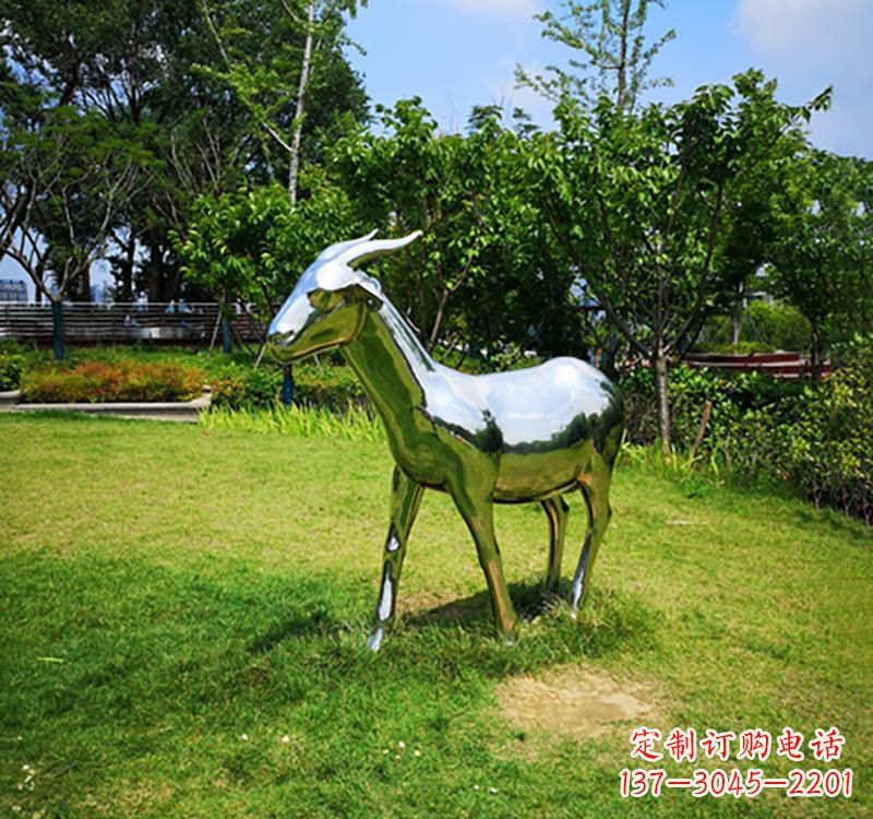 日照不锈钢公园动物镜面羊雕塑