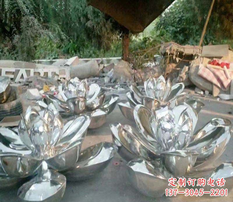 日照不锈钢荷花雕塑给公园带来灿烂美景