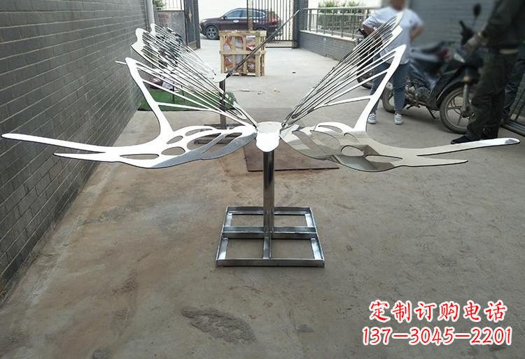 日照非凡之美不锈钢公园的蝴蝶雕塑