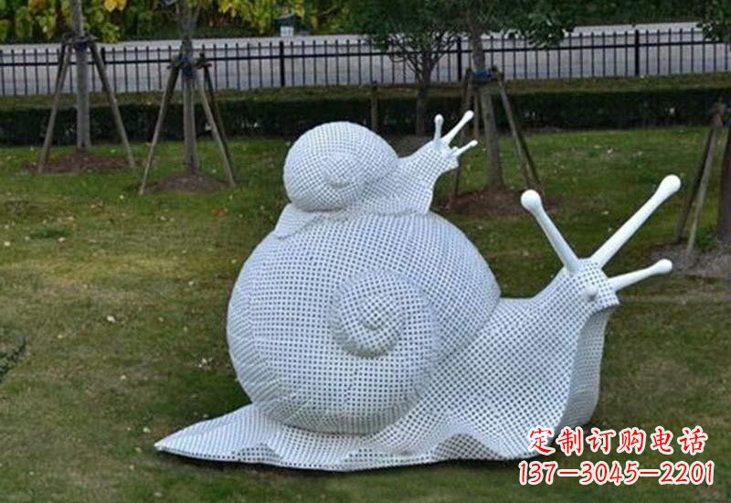 日照不锈钢公园的“母子蜗牛”雕塑