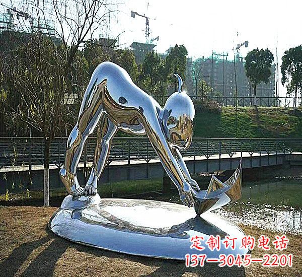 日照不锈钢公园里的儿童雕塑