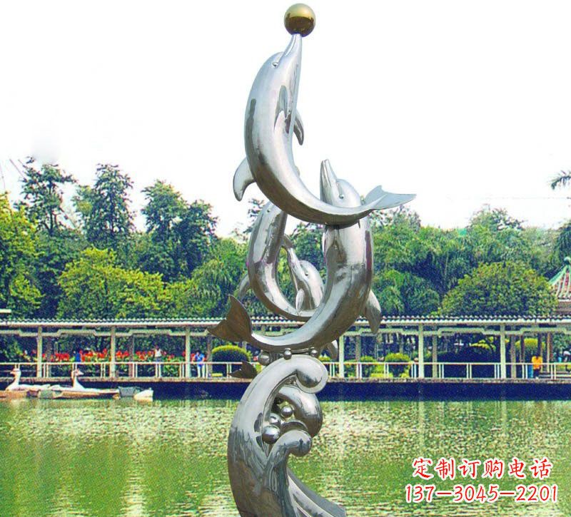日照海豚的美丽雕塑