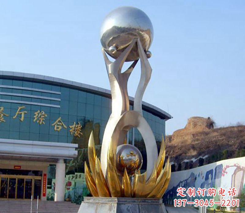 日照不锈钢荷叶托球雕塑艺术之美