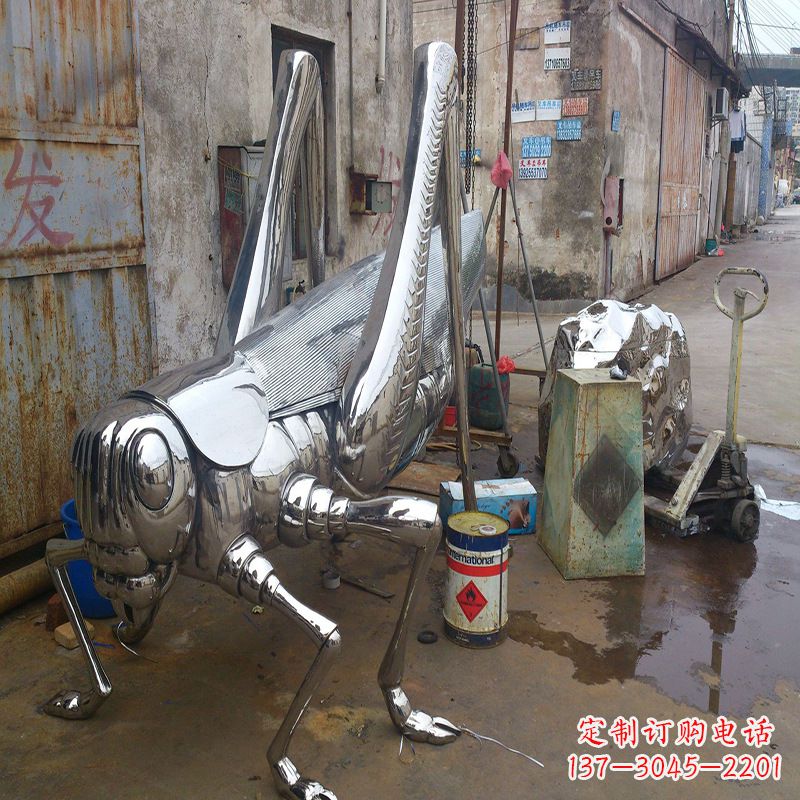 日照不锈钢蝗虫雕塑营造美好的自然环境