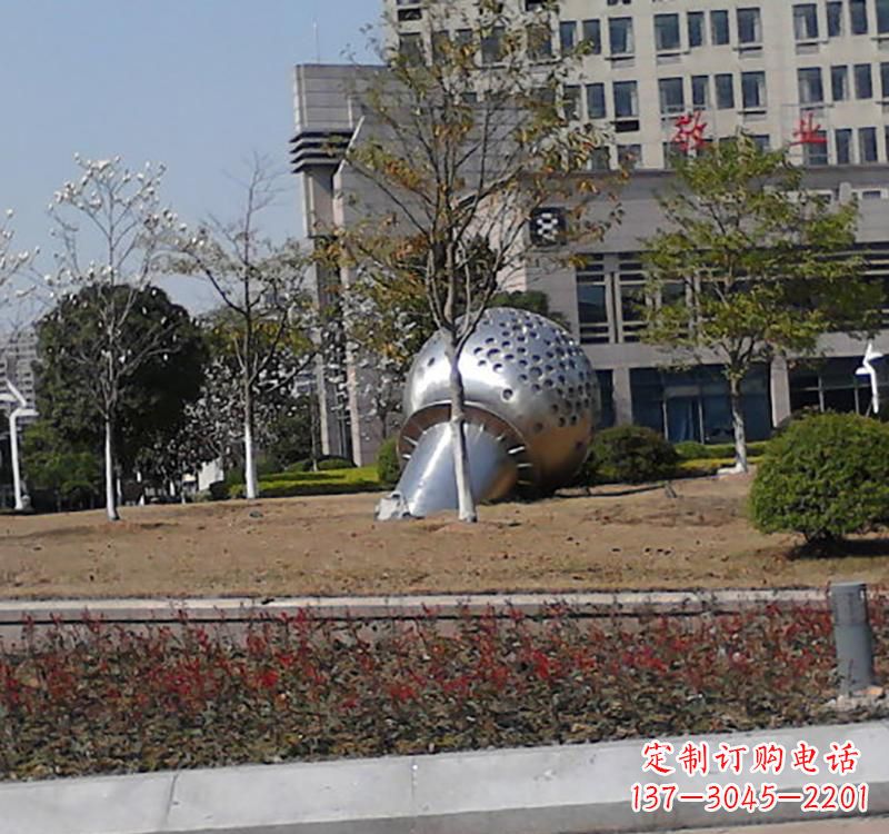 日照不锈钢话筒雕塑简约而又具有现代感