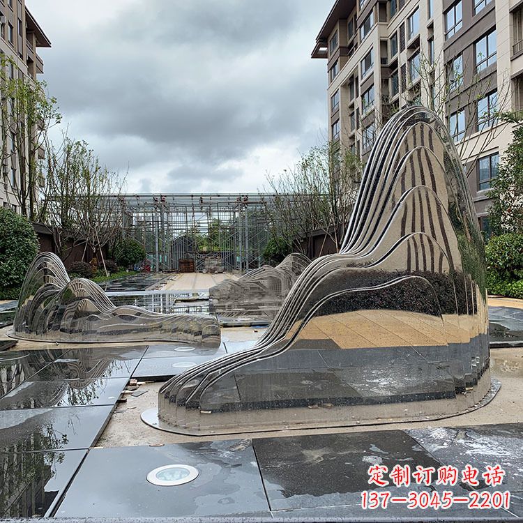 日照不锈钢镜面假山雕塑给城市带来灵动之美