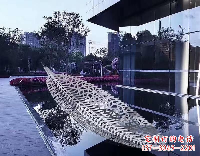 日照不锈钢镂空树叶雕塑——精致美观的艺术精品