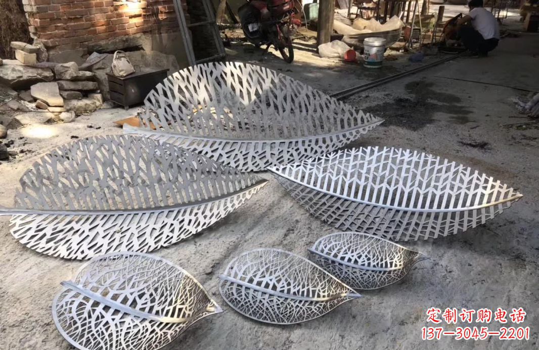 日照不锈钢树叶雕塑美丽的自然之美