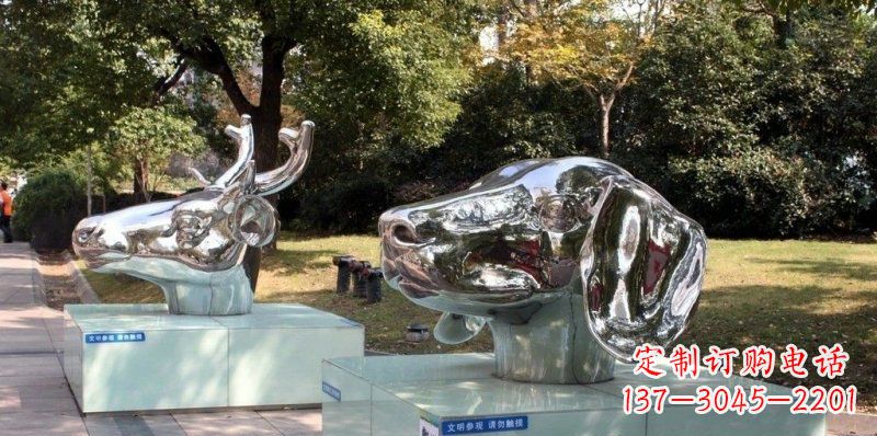 日照狗头公园不锈钢鹿和狗雕塑