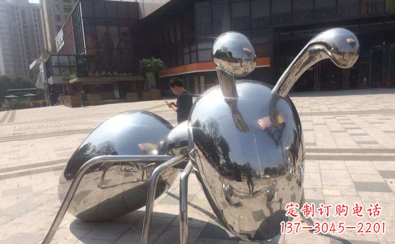 日照不锈钢蚂蚁雕塑精美而富有讽刺意味