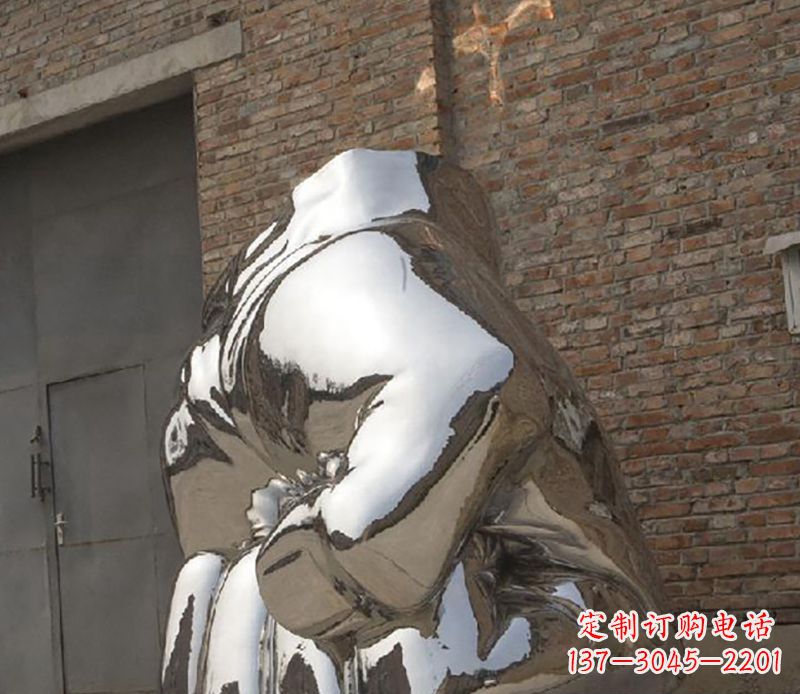 日照不锈钢拳头雕塑