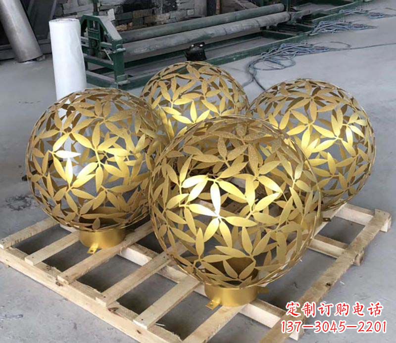 日照不锈钢树叶镂空球的美妙景观