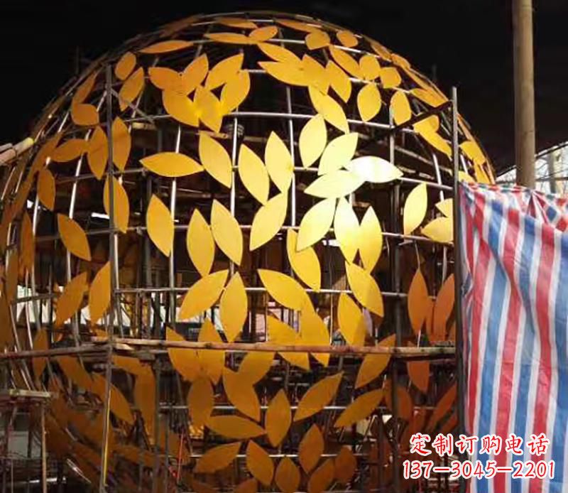 日照不锈钢树叶镂空球景观雕塑