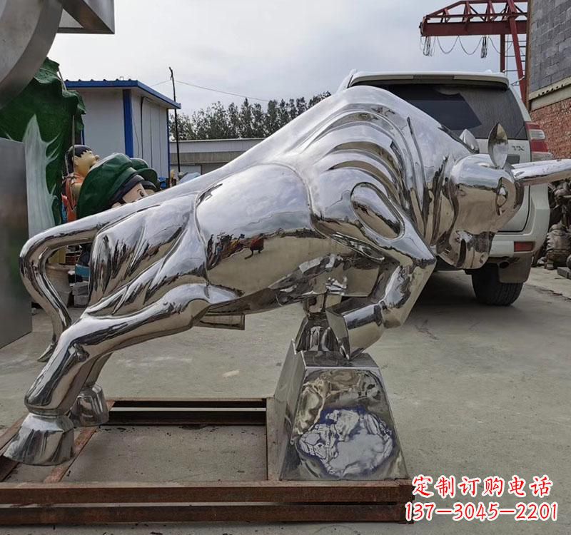 日照不锈钢拓荒牛雕塑象征勇敢和拼搏