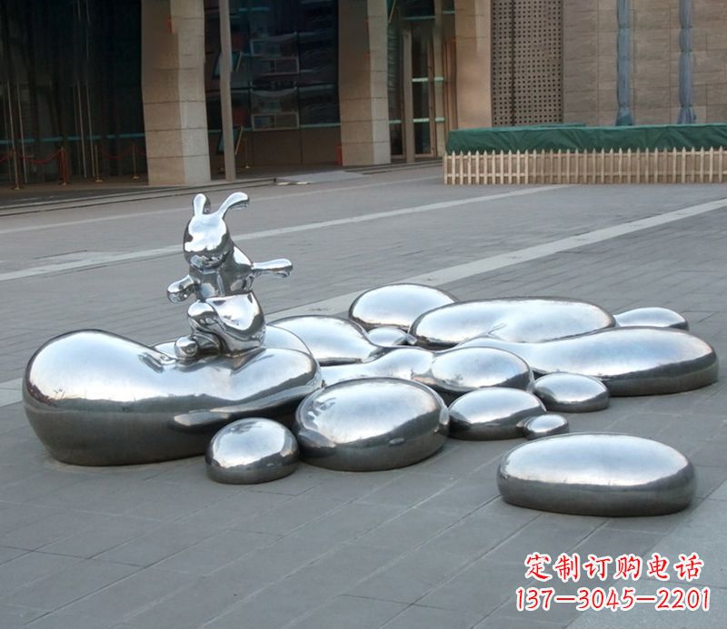 日照不锈钢兔子雕塑饱含艺术美感的艺术品
