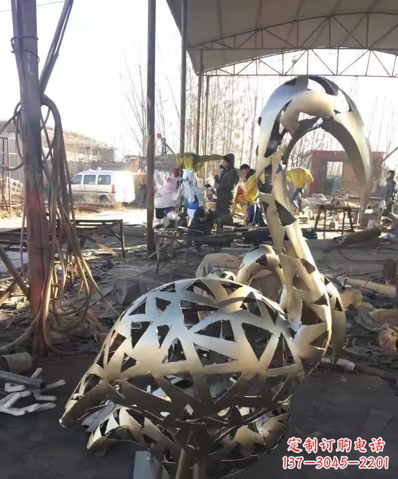 日照不锈钢天鹅雕塑象征着幸福的美好