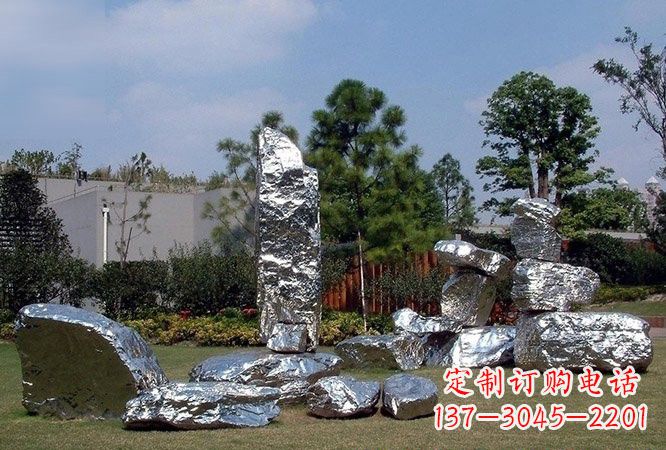 日照美丽的太湖石雕塑