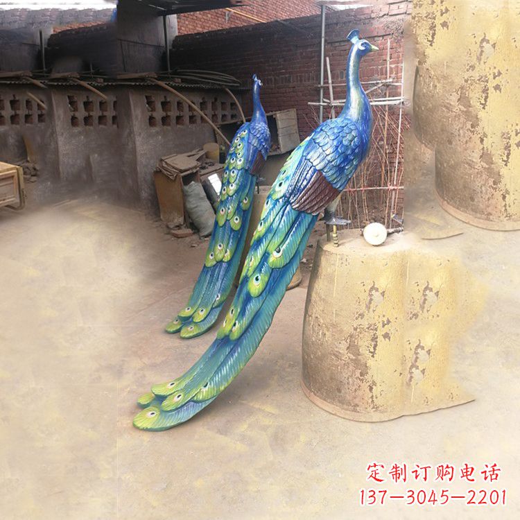 日照彩绘孔雀铜雕塑