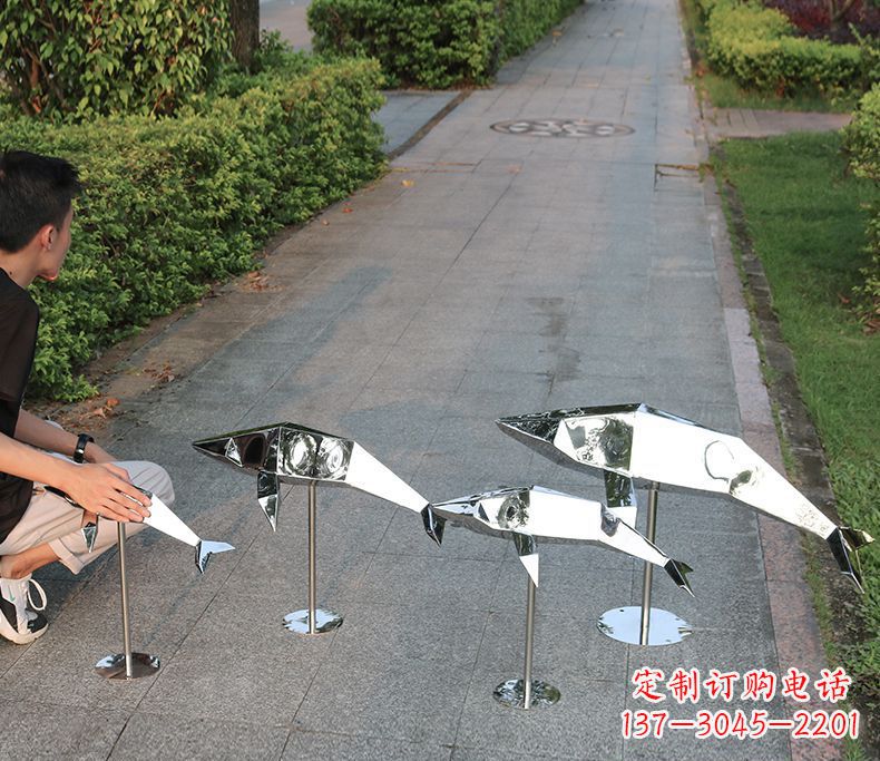 日照抽象不锈钢海豚雕塑
