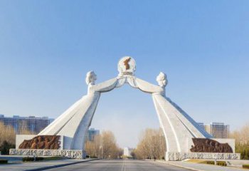 日照城市街道的拱门雕塑——让城市更加精彩