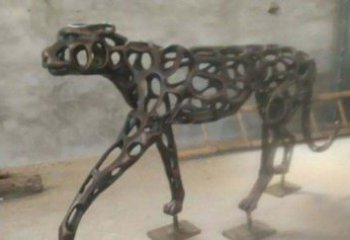日照珍贵的豹雕塑——金钱豹公园的标志