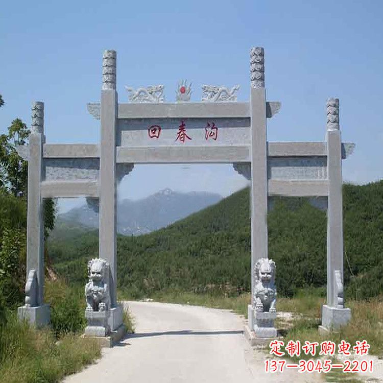 日照村落中的牌坊雕塑传承民间文化