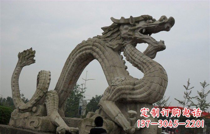 日照大理石龙雕塑，象征着力量与尊贵