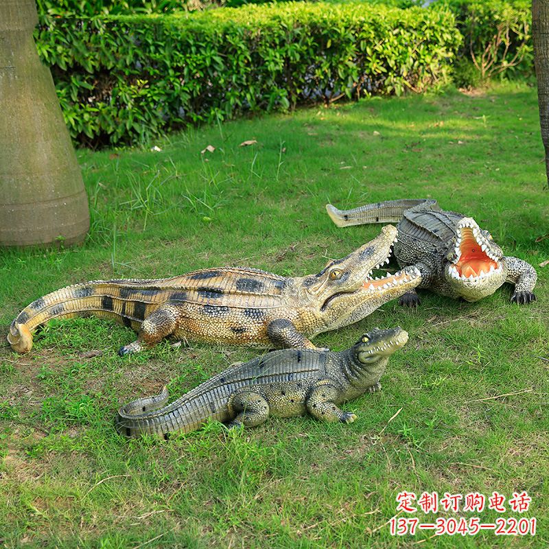日照鳄鱼雕塑摆件玻璃钢公园园林草坪动物雕塑
