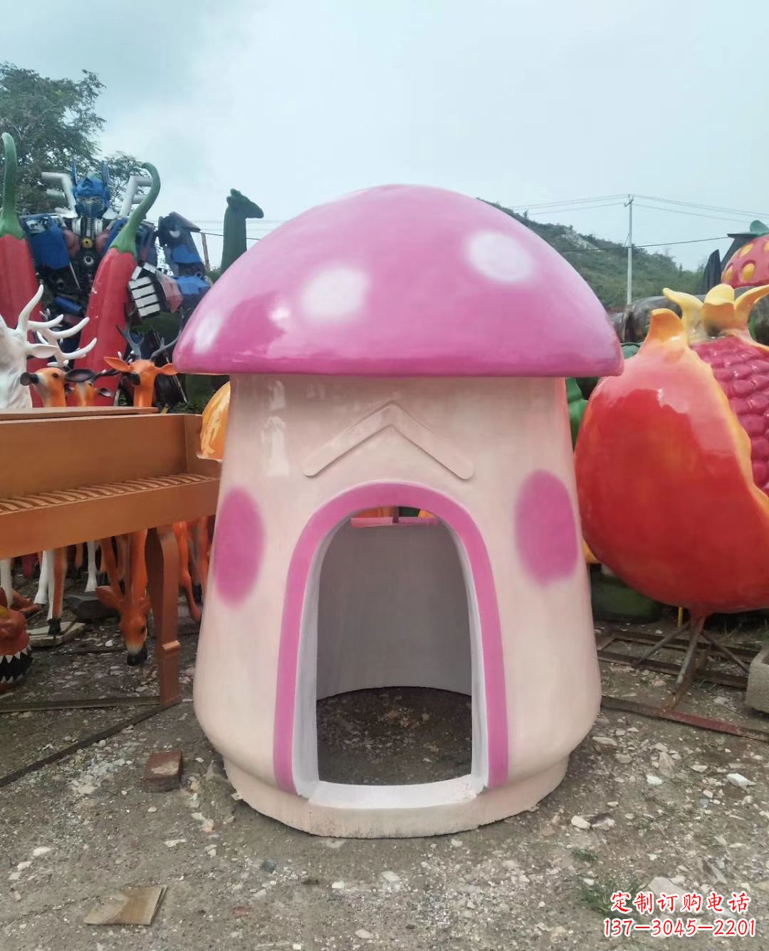 日照精致彩绘蘑菇屋雕塑