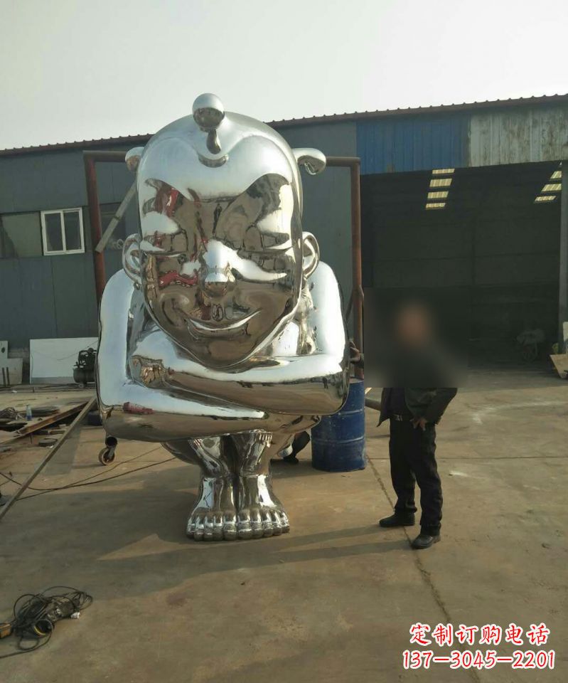 日照大型不锈钢蹲着的儿童雕塑