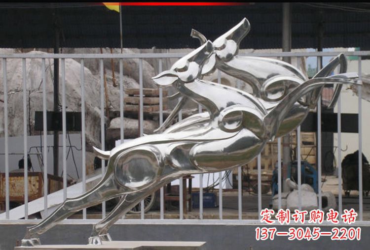 日照梅花鹿不锈钢高光大型雕塑