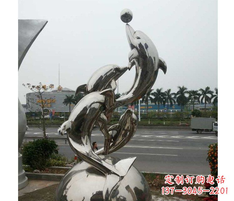 日照海豚雕塑多功能不锈钢跳跃玩球