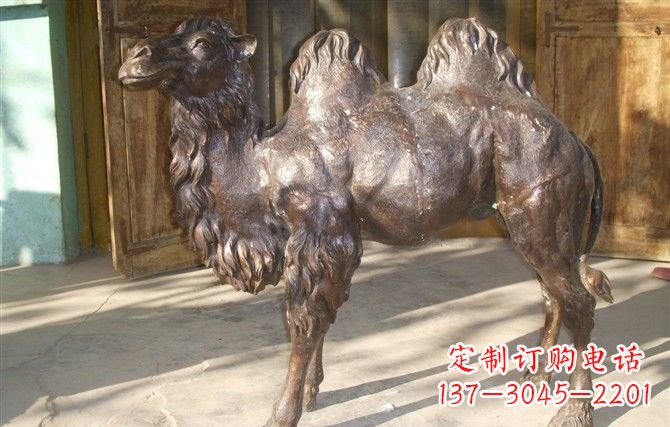 日照静谧与动感并存,宁州中领雕塑定制骆驼铜雕