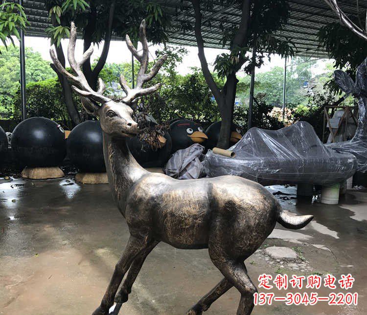 日照静谧的梅花鹿铜雕