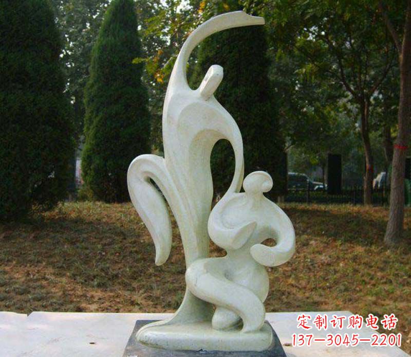 日照恒久之爱公园情侣抽象人物雕塑