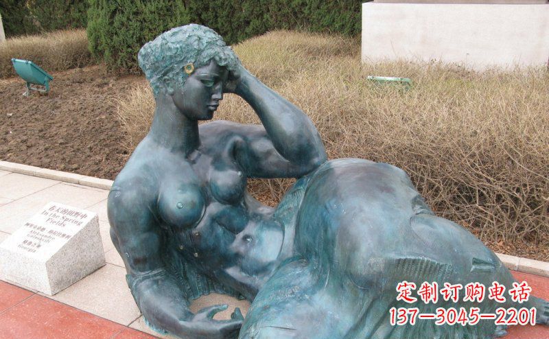 日照铜质女性人物雕塑