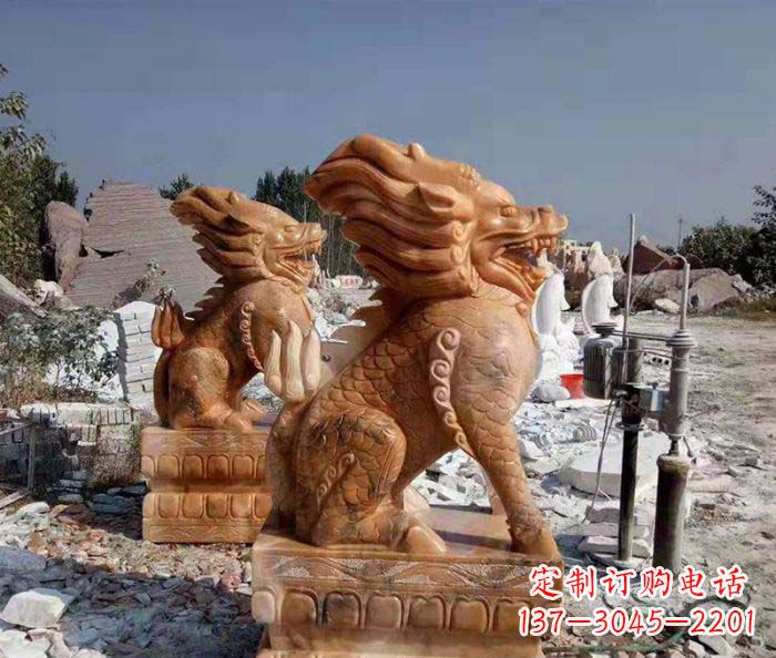 日照精美绝伦,古典神兽晚霞红石雕麒麟