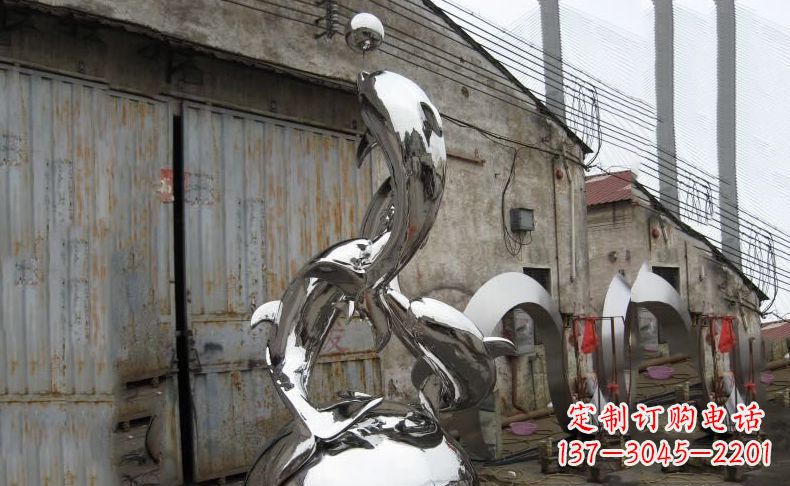 日照海洋精灵的象征:汇中领雕塑出品的不锈钢海豚雕塑
