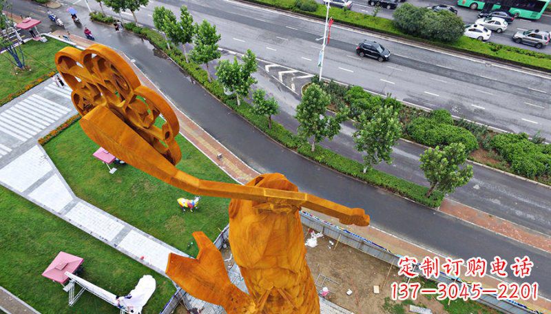 日照广场叼着钥匙的鱼景观铜雕